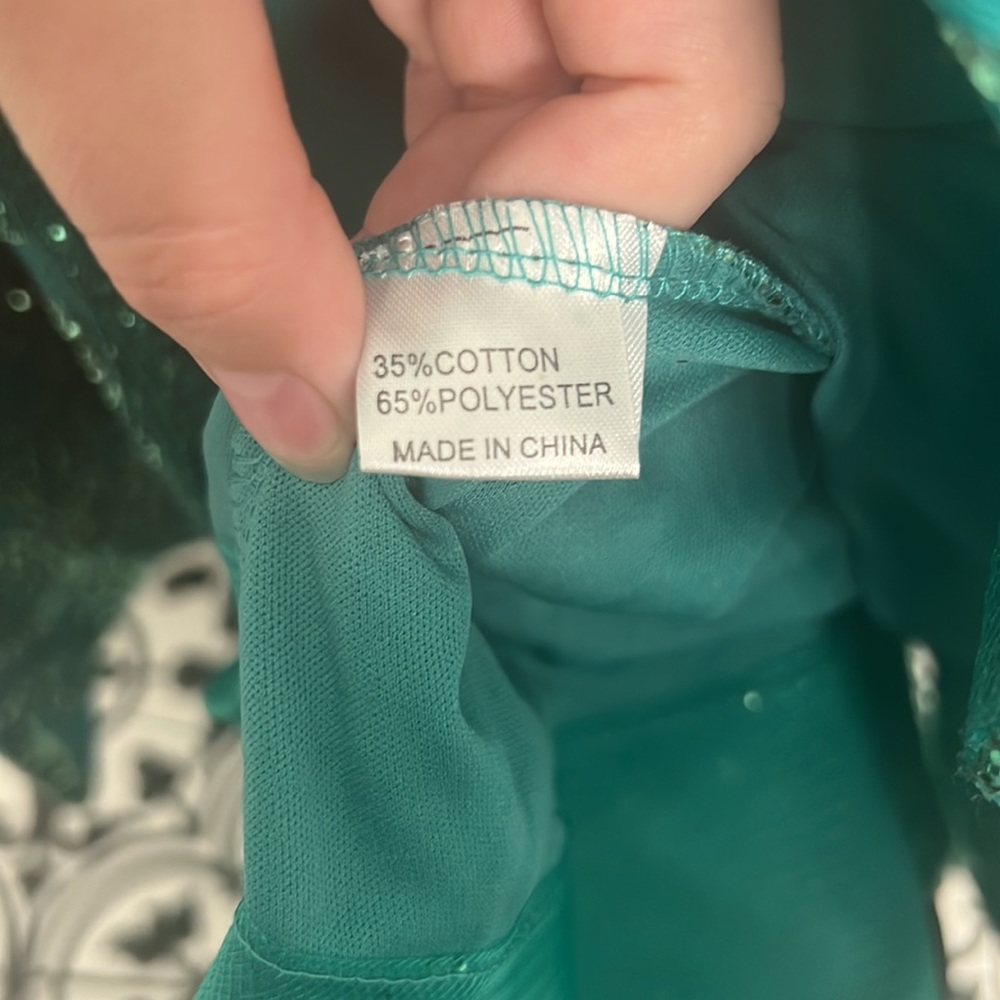 MAKE AN OFFER!! Elegant Emerald Green Mermaid Fit Dress - Picture 6 of 10